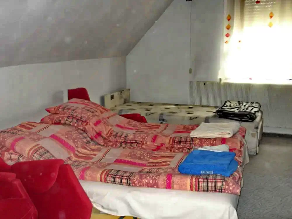 Gyula Szállás | Üdülőfalu (K0398-4) A kép szerzői jogvédelem alatt állhat. Javasolt a kapcsolatfelvétel a jog tulajdonossal.