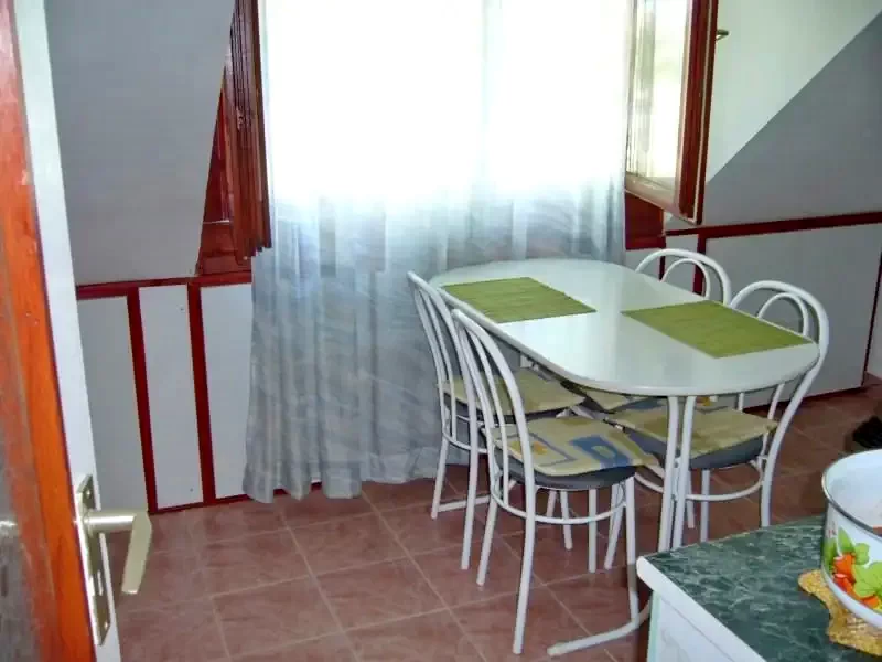 Jula Cazare | Sat de vacanță (K0398-5) Imaginea poate fi supusă drepturilor de autor. Se recomandă contactarea titularului drepturilor.