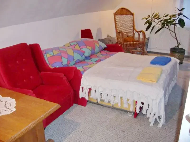 Jula Cazare | Sat de vacanță (K0398-6) Imaginea poate fi supusă drepturilor de autor. Se recomandă contactarea titularului drepturilor.