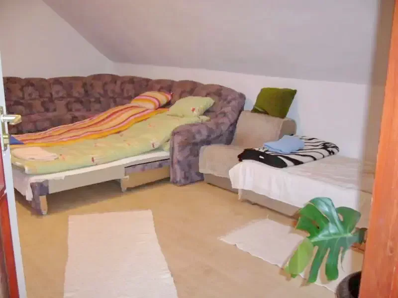 Jula Cazare | Sat de vacanță (K0398-7) Imaginea poate fi supusă drepturilor de autor. Se recomandă contactarea titularului drepturilor.