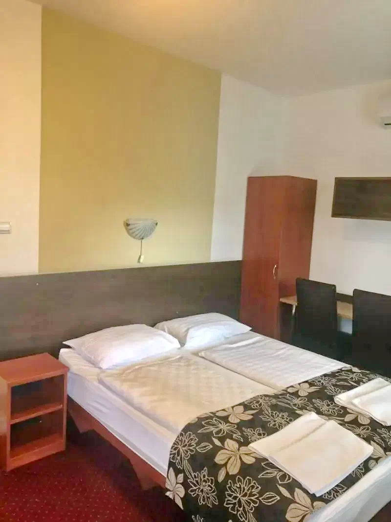 Seghedin Cazare | Motel (K0426-12) Imaginea poate fi supusă drepturilor de autor. Se recomandă contactarea titularului drepturilor.