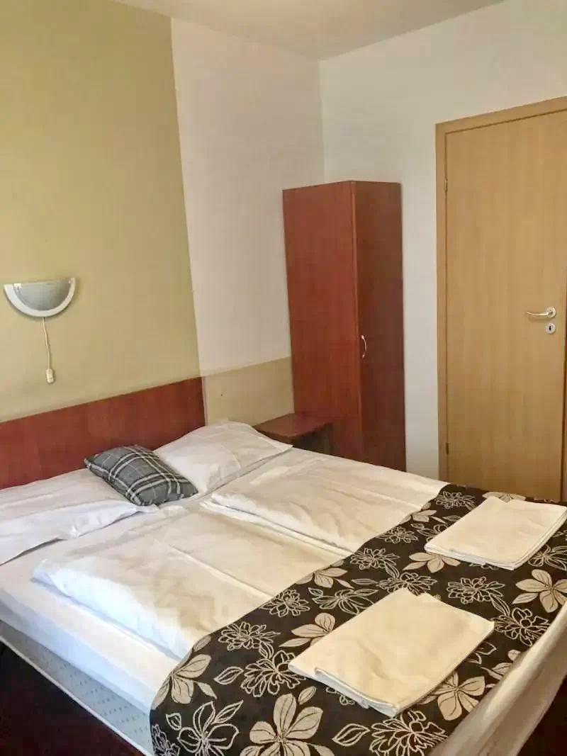 Seghedin Cazare | Motel (K0426-14) Imaginea poate fi supusă drepturilor de autor. Se recomandă contactarea titularului drepturilor.