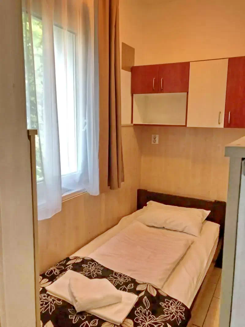Seghedin Cazare | Motel (K0426-19) Imaginea poate fi supusă drepturilor de autor. Se recomandă contactarea titularului drepturilor.