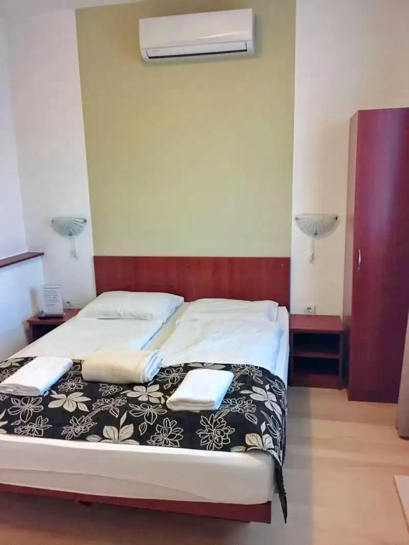 Seghedin Cazare | Motel (K0426-36) Imaginea poate fi supusă drepturilor de autor. Se recomandă contactarea titularului drepturilor.