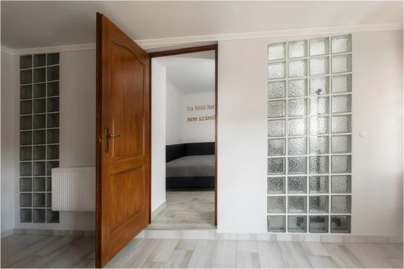  Cazare | Motel (K0690-29) Imaginea poate fi supusă drepturilor de autor. Se recomandă contactarea titularului drepturilor.