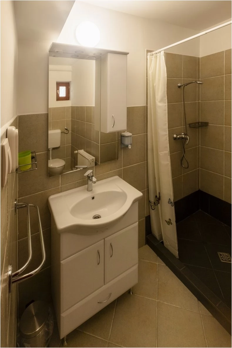  Cazare | Motel (K0690-32) Imaginea poate fi supusă drepturilor de autor. Se recomandă contactarea titularului drepturilor.