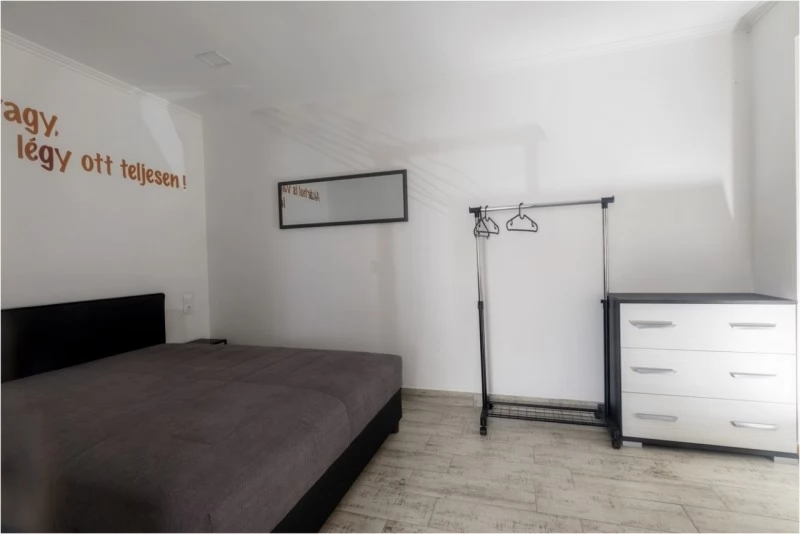  Cazare | Motel (K0690-39) Imaginea poate fi supusă drepturilor de autor. Se recomandă contactarea titularului drepturilor.