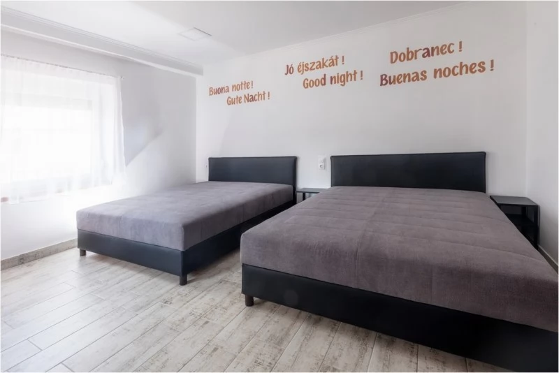  Cazare | Motel (K0690-41) Imaginea poate fi supusă drepturilor de autor. Se recomandă contactarea titularului drepturilor.