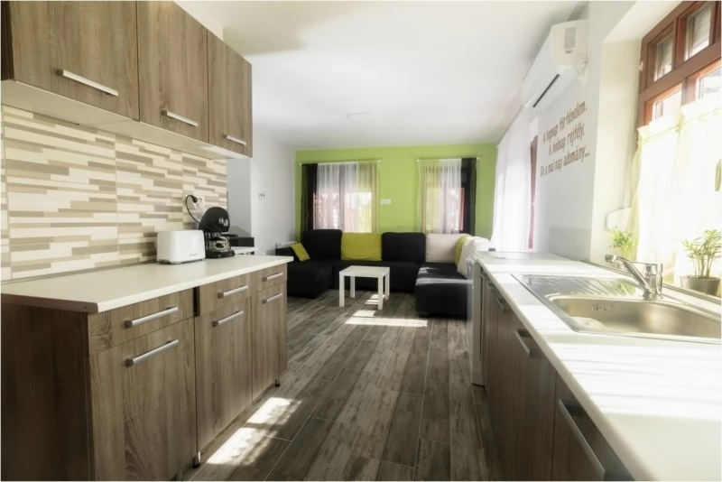  Cazare | Motel (K0690-48) Imaginea poate fi supusă drepturilor de autor. Se recomandă contactarea titularului drepturilor.