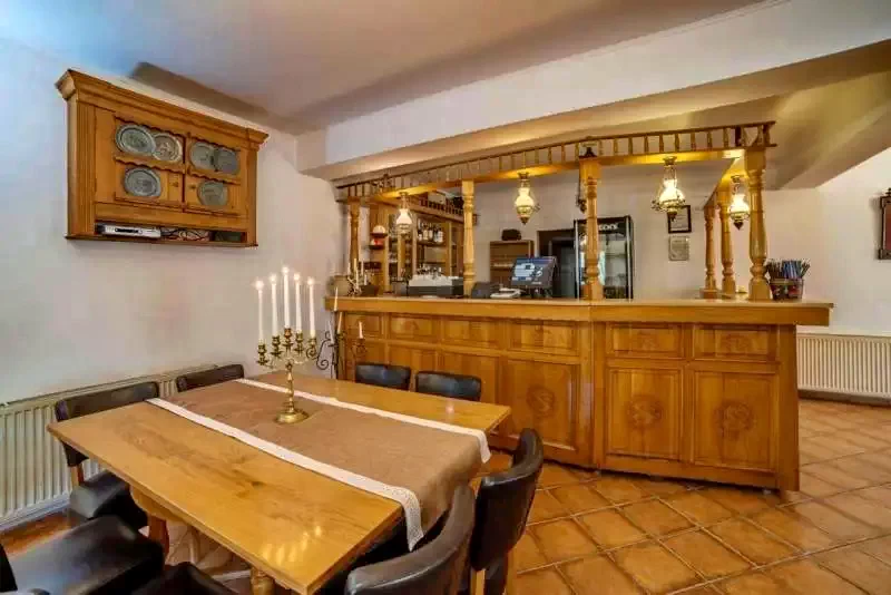 Segesvár Szállás | Kemping faházak (K1269-1) A kép szerzői jogvédelem alatt állhat. Javasolt a kapcsolatfelvétel a jog tulajdonossal.