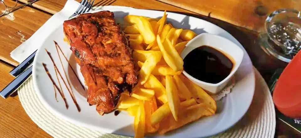 Segesvár Szállás | Kemping faházak (K1269-3) A kép szerzői jogvédelem alatt állhat. Javasolt a kapcsolatfelvétel a jog tulajdonossal.