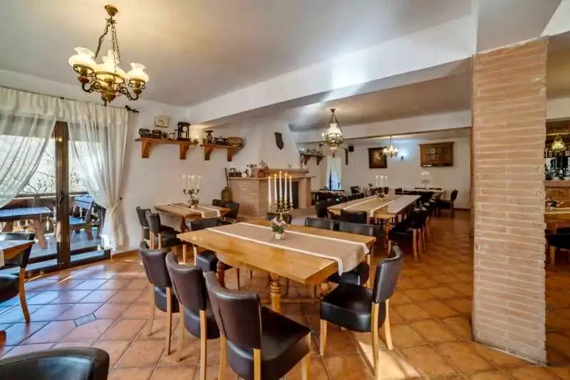 Sighișoara Cazare | Căsuțe tip camping (K1269-6) Imaginea poate fi supusă drepturilor de autor. Se recomandă contactarea titularului drepturilor.