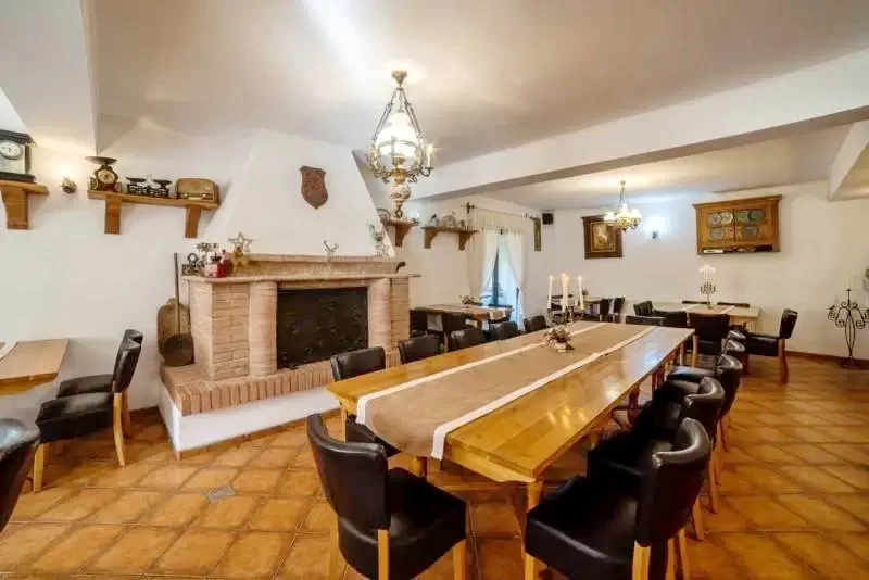 Sighișoara Cazare | Căsuțe tip camping (K1269-8) Imaginea poate fi supusă drepturilor de autor. Se recomandă contactarea titularului drepturilor.