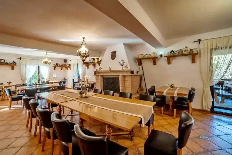 Segesvár Szállás | Kemping faházak (K1269-10) A kép szerzői jogvédelem alatt állhat. Javasolt a kapcsolatfelvétel a jog tulajdonossal.