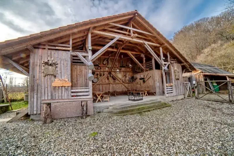 Sighișoara Cazare | Căsuțe tip camping (K1269-16) Imaginea poate fi supusă drepturilor de autor. Se recomandă contactarea titularului drepturilor.