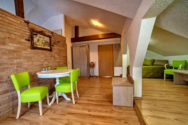 Sighișoara Cazare | Căsuțe tip camping (K1269-27) Imaginea poate fi supusă drepturilor de autor. Se recomandă contactarea titularului drepturilor.