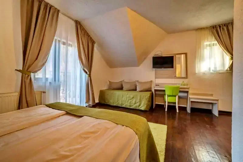 Sighișoara Cazare | Căsuțe tip camping (K1269-28) Imaginea poate fi supusă drepturilor de autor. Se recomandă contactarea titularului drepturilor.