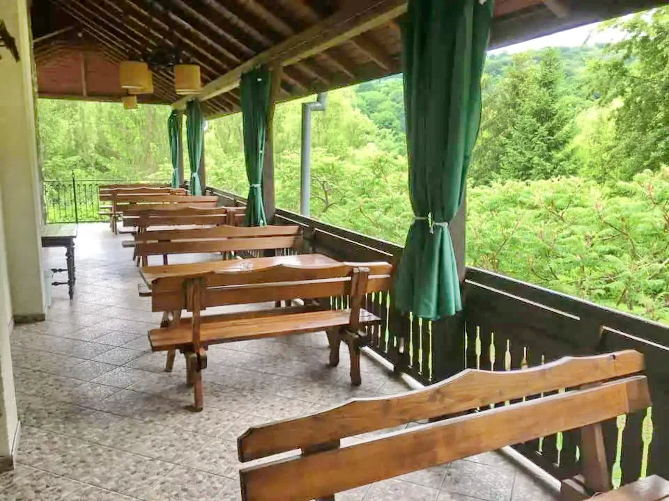 Segesvár Szállás | Kemping faházak (K1269-35) A kép szerzői jogvédelem alatt állhat. Javasolt a kapcsolatfelvétel a jog tulajdonossal.