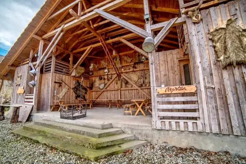 Sighișoara Cazare | Căsuțe tip camping (K1269-36) Imaginea poate fi supusă drepturilor de autor. Se recomandă contactarea titularului drepturilor.