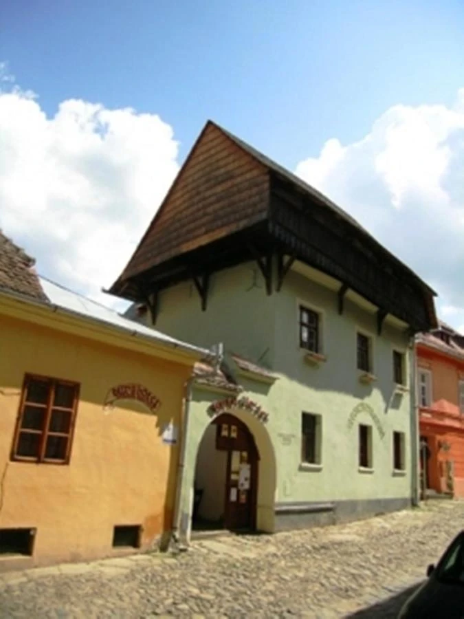 Sighișoara Cazare | Hostel (K1425-1) Imaginea poate fi supusă drepturilor de autor. Se recomandă contactarea titularului drepturilor.