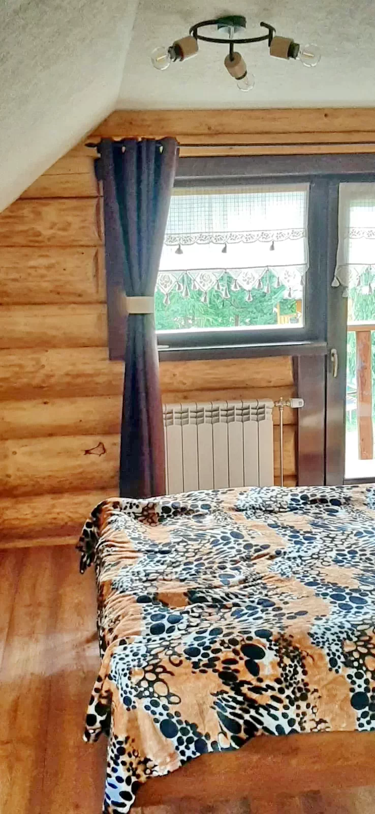 Mădăraș Cazare | Sat de vacanță (K1415-17) Imaginea poate fi supusă drepturilor de autor. Se recomandă contactarea titularului drepturilor.