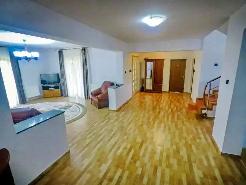 Toplița Cazare | Sat de vacanță (K0224-3) Imaginea poate fi supusă drepturilor de autor. Se recomandă contactarea titularului drepturilor.