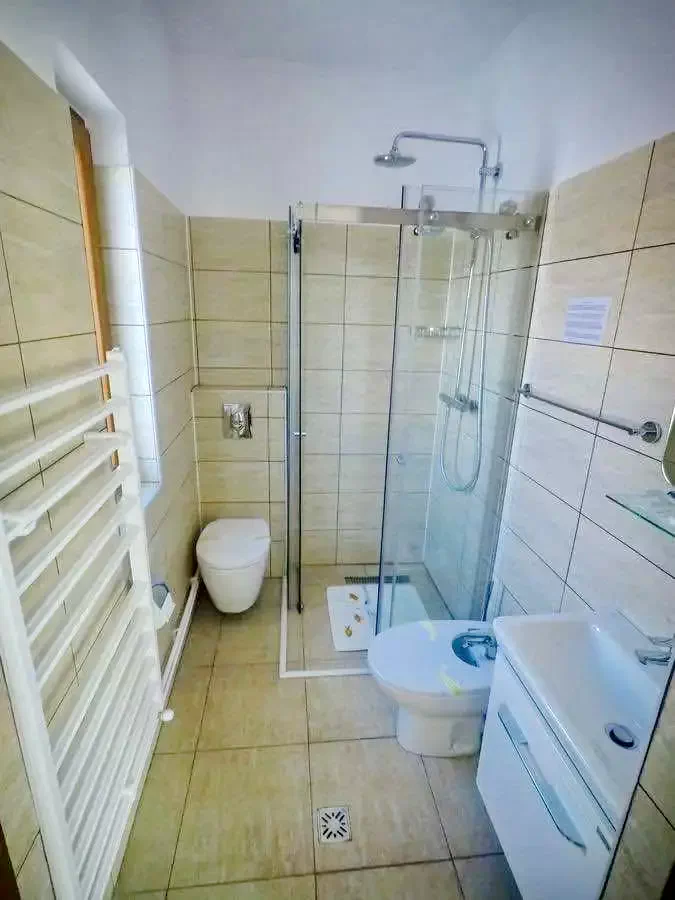 Toplița Cazare | Sat de vacanță (K0224-6) Imaginea poate fi supusă drepturilor de autor. Se recomandă contactarea titularului drepturilor.