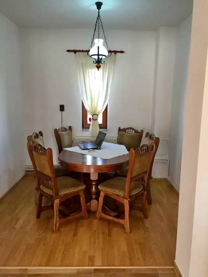 Toplița Cazare | Sat de vacanță (K0224-14) Imaginea poate fi supusă drepturilor de autor. Se recomandă contactarea titularului drepturilor.