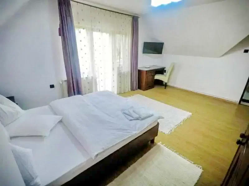 Toplița Cazare | Sat de vacanță (K0224-28) Imaginea poate fi supusă drepturilor de autor. Se recomandă contactarea titularului drepturilor.