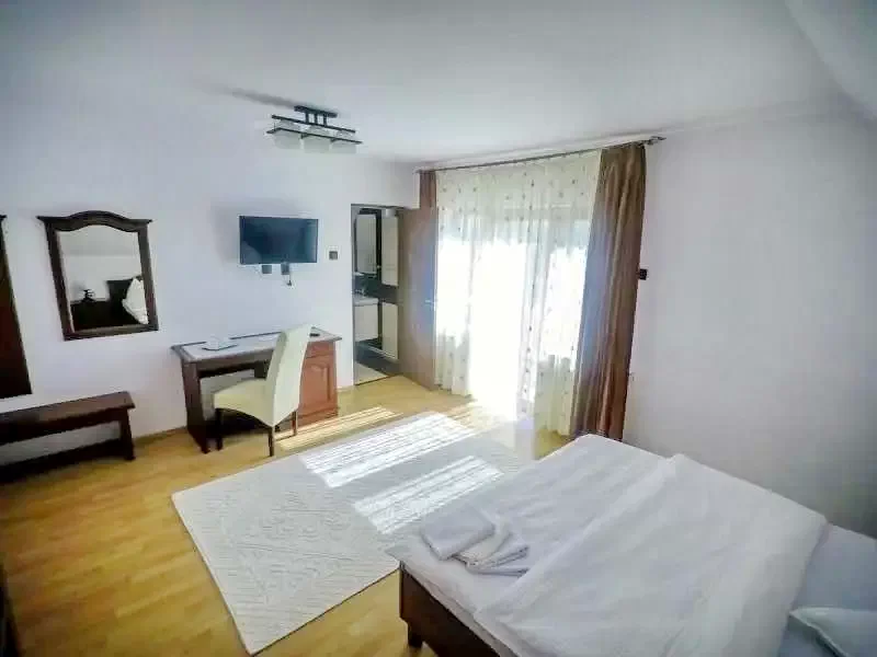 Toplița Cazare | Sat de vacanță (K0224-30) Imaginea poate fi supusă drepturilor de autor. Se recomandă contactarea titularului drepturilor.