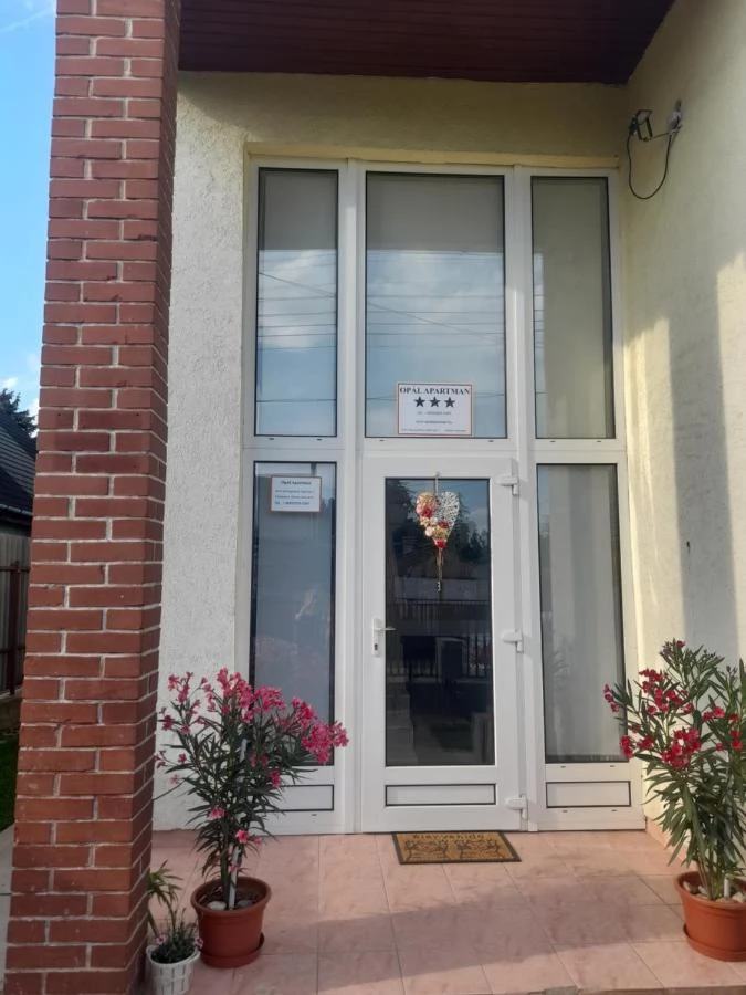  Cazare | Casă de apartamente (K1051-12) Imaginea poate fi supusă drepturilor de autor. Se recomandă contactarea titularului drepturilor.