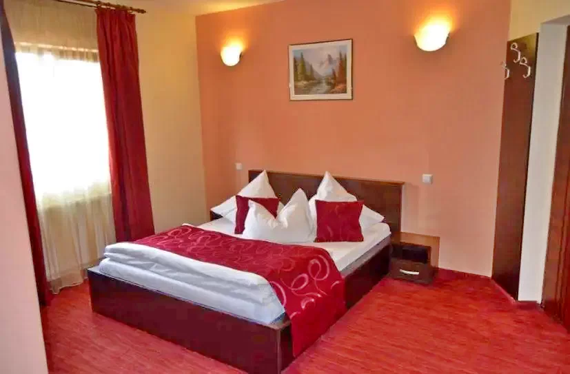 Bran Cazare | Pensiune turistică (K0692-6) Imaginea poate fi supusă drepturilor de autor. Se recomandă contactarea titularului drepturilor.