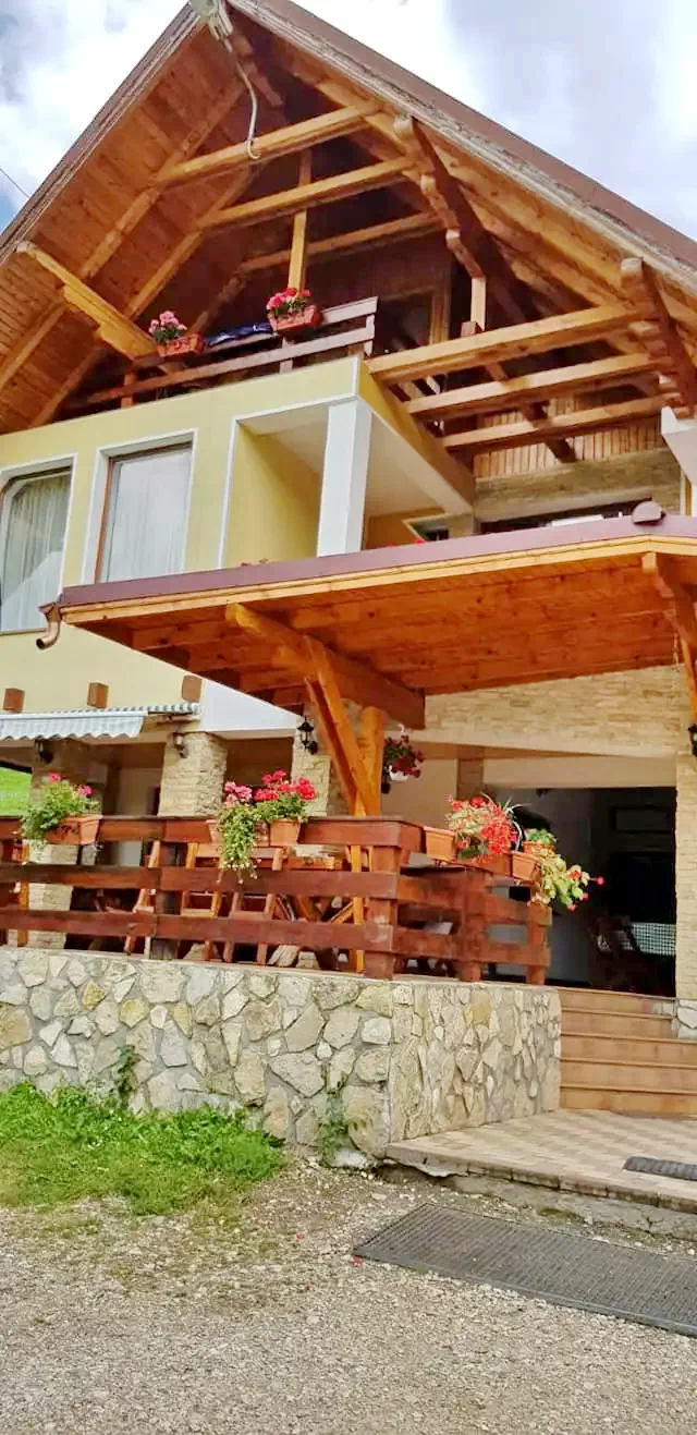 Bran Cazare | Camping / Popas turistic (K0322-44) Imaginea poate fi supusă drepturilor de autor. Se recomandă contactarea titularului drepturilor.