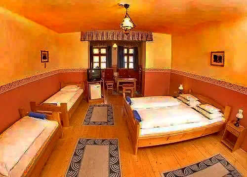 Mișcolț Cazare | Căsuțe tip camping (K0868-3) Imaginea poate fi supusă drepturilor de autor. Se recomandă contactarea titularului drepturilor.