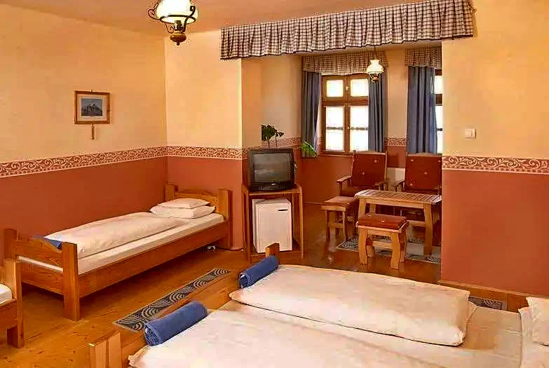 Mișcolț Cazare | Căsuțe tip camping (K0868-8) Imaginea poate fi supusă drepturilor de autor. Se recomandă contactarea titularului drepturilor.