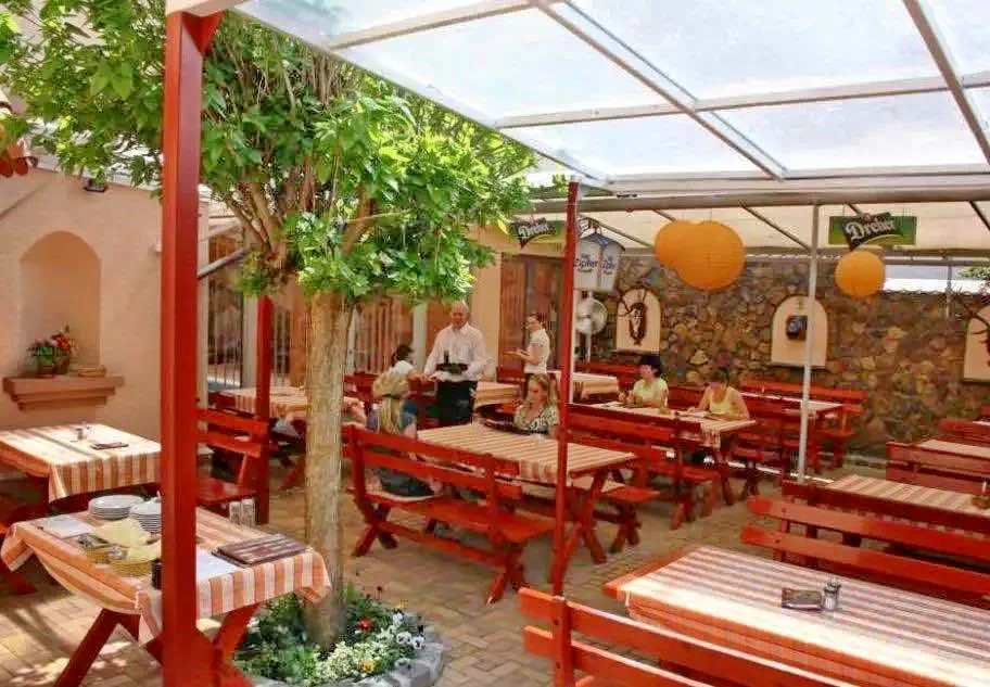 Mișcolț Cazare | Căsuțe tip camping (K0868-16) Imaginea poate fi supusă drepturilor de autor. Se recomandă contactarea titularului drepturilor.