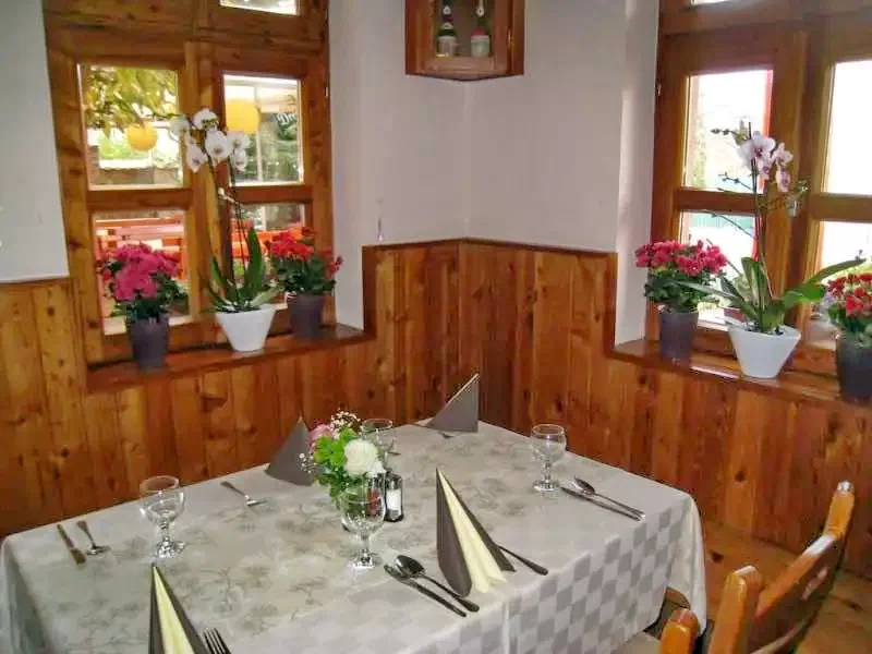 Miskolc Szállás | Kemping faházak (K0868-19) A kép szerzői jogvédelem alatt állhat. Javasolt a kapcsolatfelvétel a jog tulajdonossal.