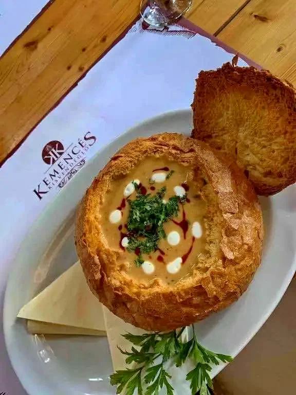 Mișcolț Cazare | Căsuțe tip camping (K0868-21) Imaginea poate fi supusă drepturilor de autor. Se recomandă contactarea titularului drepturilor.