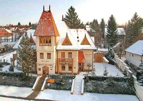 Mișcolț Cazare | Căsuțe tip camping (K0868-23) Imaginea poate fi supusă drepturilor de autor. Se recomandă contactarea titularului drepturilor.