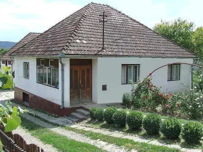 Mugeni Cazare | Motel (K0634-1) Imaginea poate fi supusă drepturilor de autor. Se recomandă contactarea titularului drepturilor.