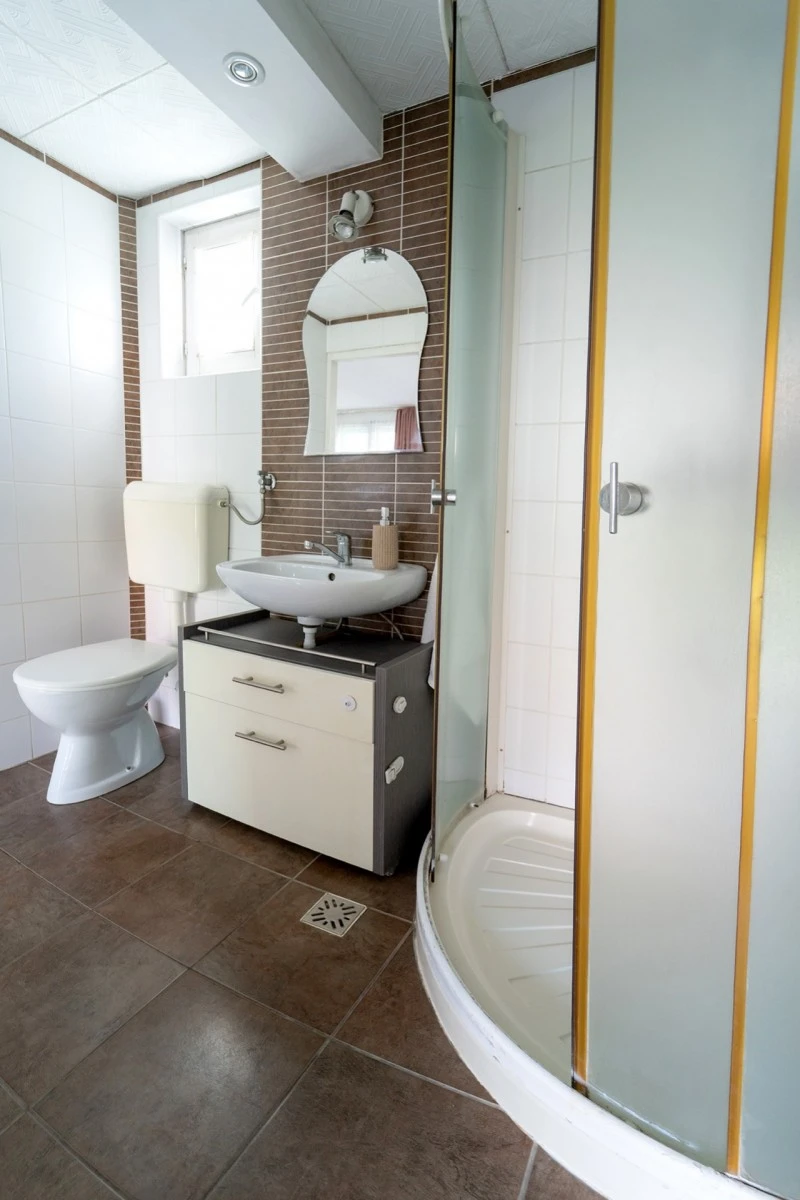 Mugeni Cazare | Motel (K0634-19) Imaginea poate fi supusă drepturilor de autor. Se recomandă contactarea titularului drepturilor.