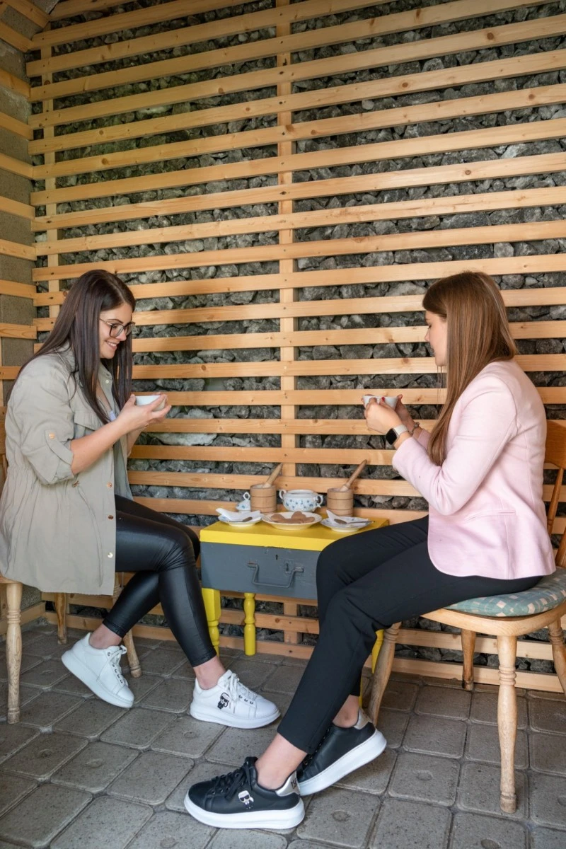 Mugeni Cazare | Motel (K0634-23) Imaginea poate fi supusă drepturilor de autor. Se recomandă contactarea titularului drepturilor.