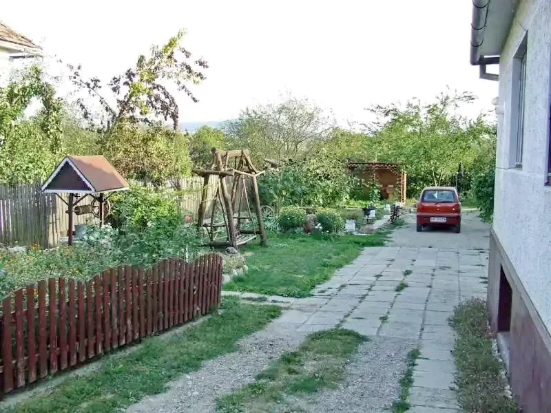 Mugeni Cazare | Motel (K0634-27) Imaginea poate fi supusă drepturilor de autor. Se recomandă contactarea titularului drepturilor.