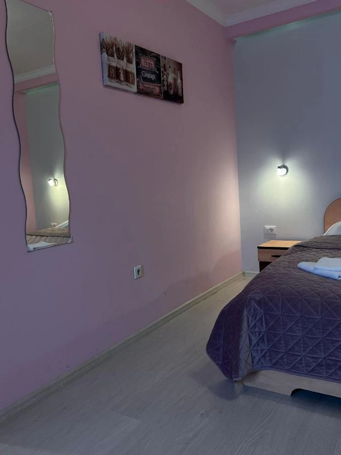 Brașov Cazare | Motel (K0079-17) Imaginea poate fi supusă drepturilor de autor. Se recomandă contactarea titularului drepturilor.