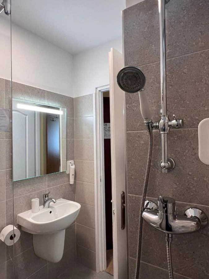 Brassó Szállás | Motel (K0079-18) A kép szerzői jogvédelem alatt állhat. Javasolt a kapcsolatfelvétel a jog tulajdonossal.