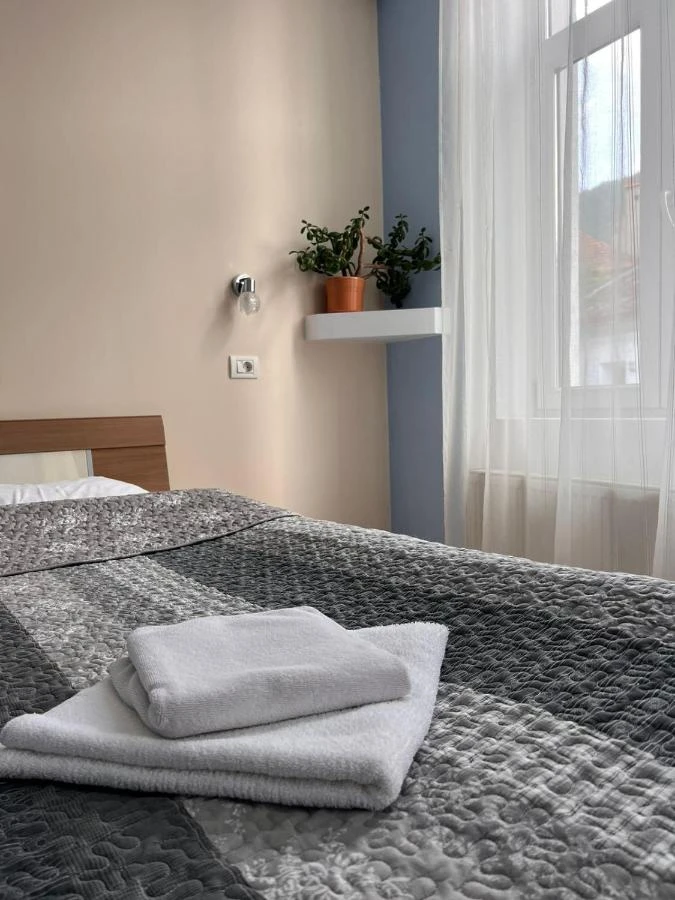 Brassó Szállás | Motel (K0079-37) A kép szerzői jogvédelem alatt állhat. Javasolt a kapcsolatfelvétel a jog tulajdonossal.