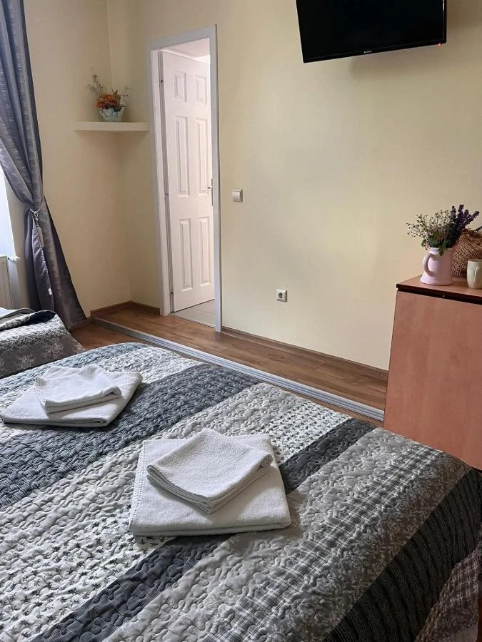 Brașov Cazare | Motel (K0079-41) Imaginea poate fi supusă drepturilor de autor. Se recomandă contactarea titularului drepturilor.