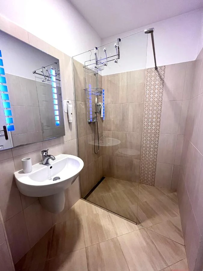 Brassó Szállás | Motel (K0079-48) A kép szerzői jogvédelem alatt állhat. Javasolt a kapcsolatfelvétel a jog tulajdonossal.