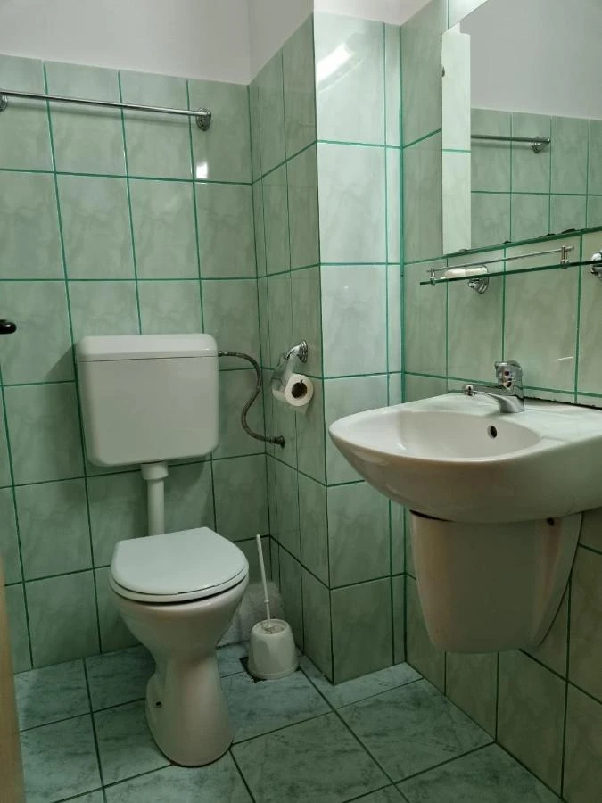 Văliug Cazare | Hotel** (K1539-14) Imaginea poate fi supusă drepturilor de autor. Se recomandă contactarea titularului drepturilor.