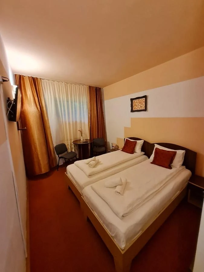 Văliug Cazare | Hotel** (K1539-24) Imaginea poate fi supusă drepturilor de autor. Se recomandă contactarea titularului drepturilor.